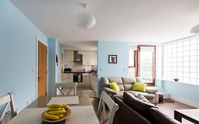 Spacious 2-Bedroom Apartment Near O'Connell St
